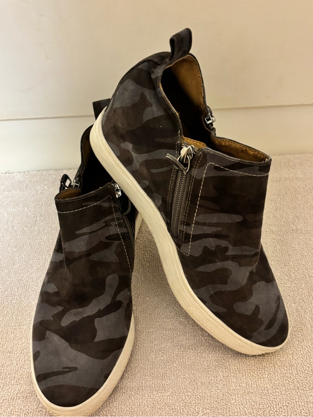 Susina Women's Camouflage Zip-Front Sneakers in Black and Gray